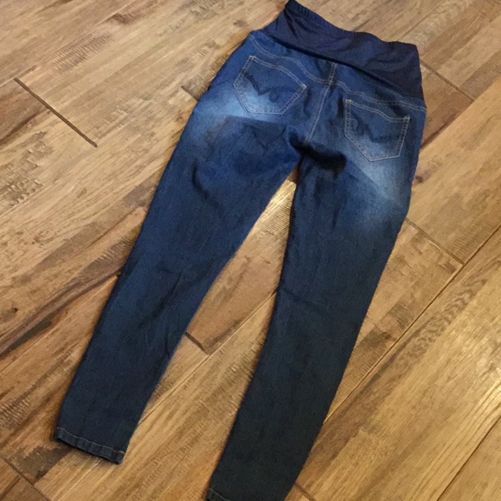 💕💕 Host Pick 💕💕maternity skinny jean leggings.